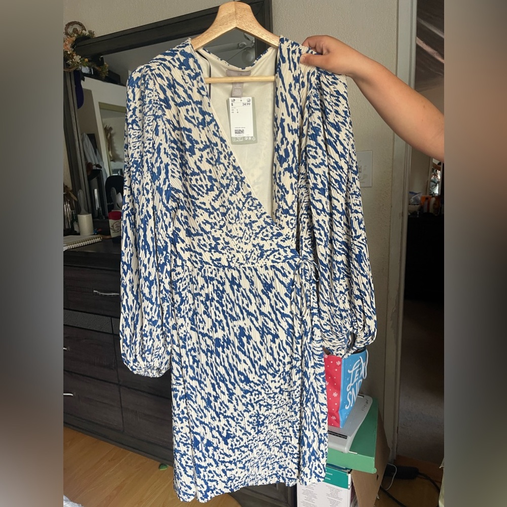 Short H&M dress with a baby slit